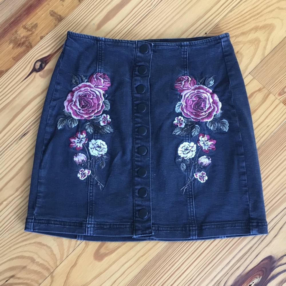 Black Jean Mini Skirt with Flower Embroidery